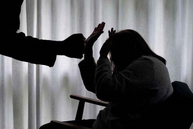 Wie een vrouw wurgt tot zij bewusteloos raakt, ­aanvaardt de aanmerkelijke kans op haar dood