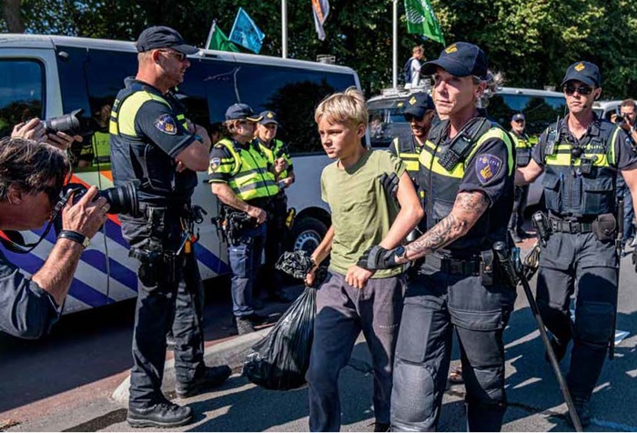 ‘Dat waterkanon is het aller-engst’