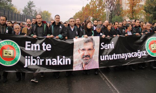In memoriam Tahir Elçi