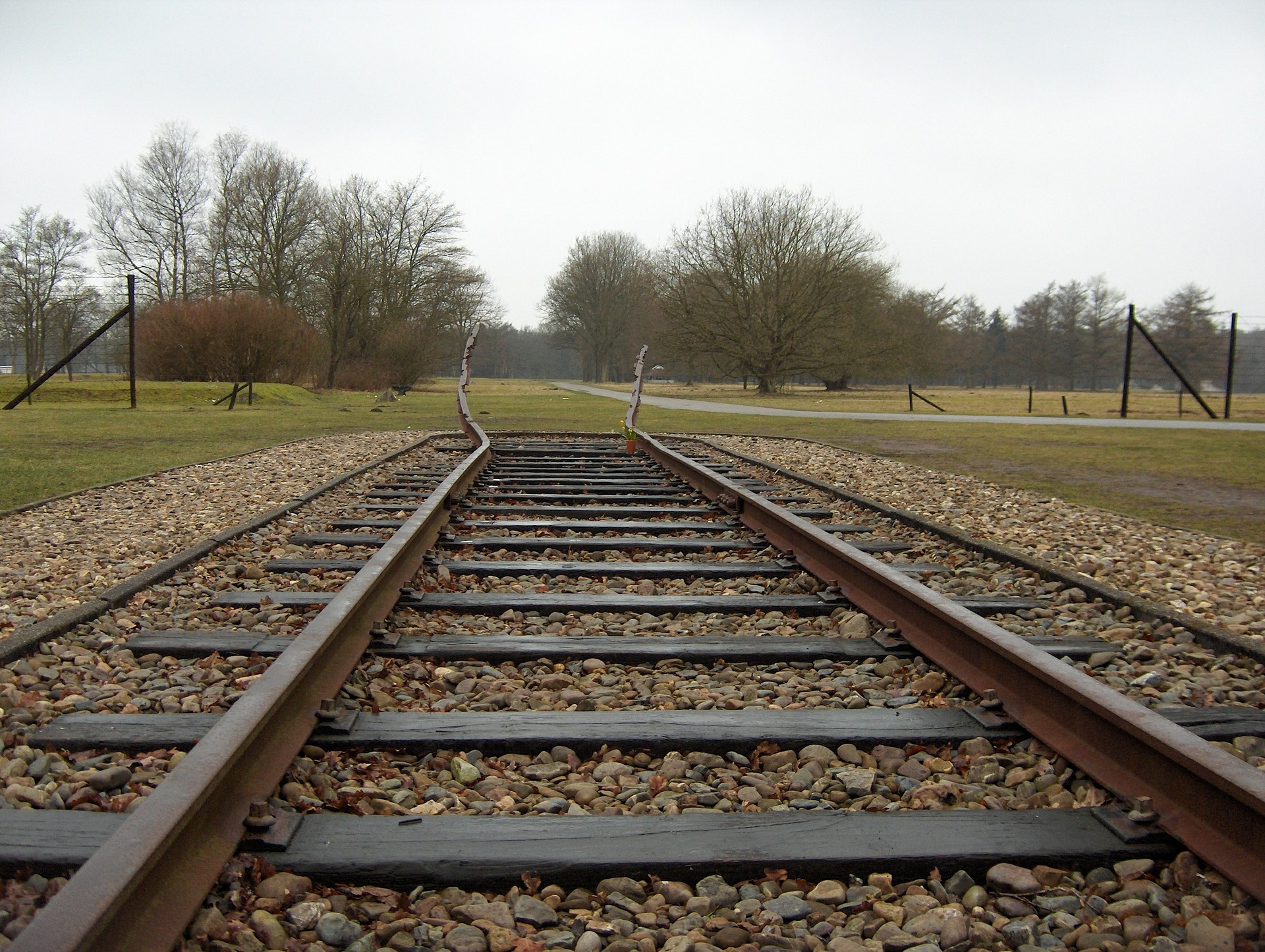 NS komt slachtoffers holocaust tegemoet naar Frans voorbeeld